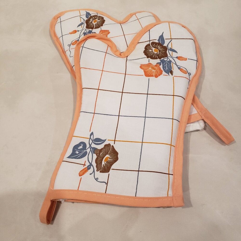 Vintage white and orange oven mitts